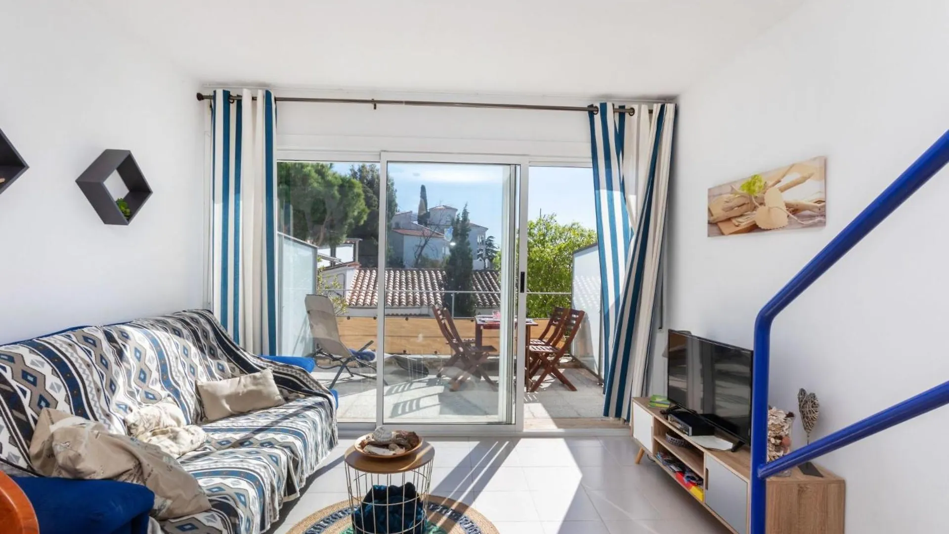Apartment Grifeu-3 By Interhome Llanca