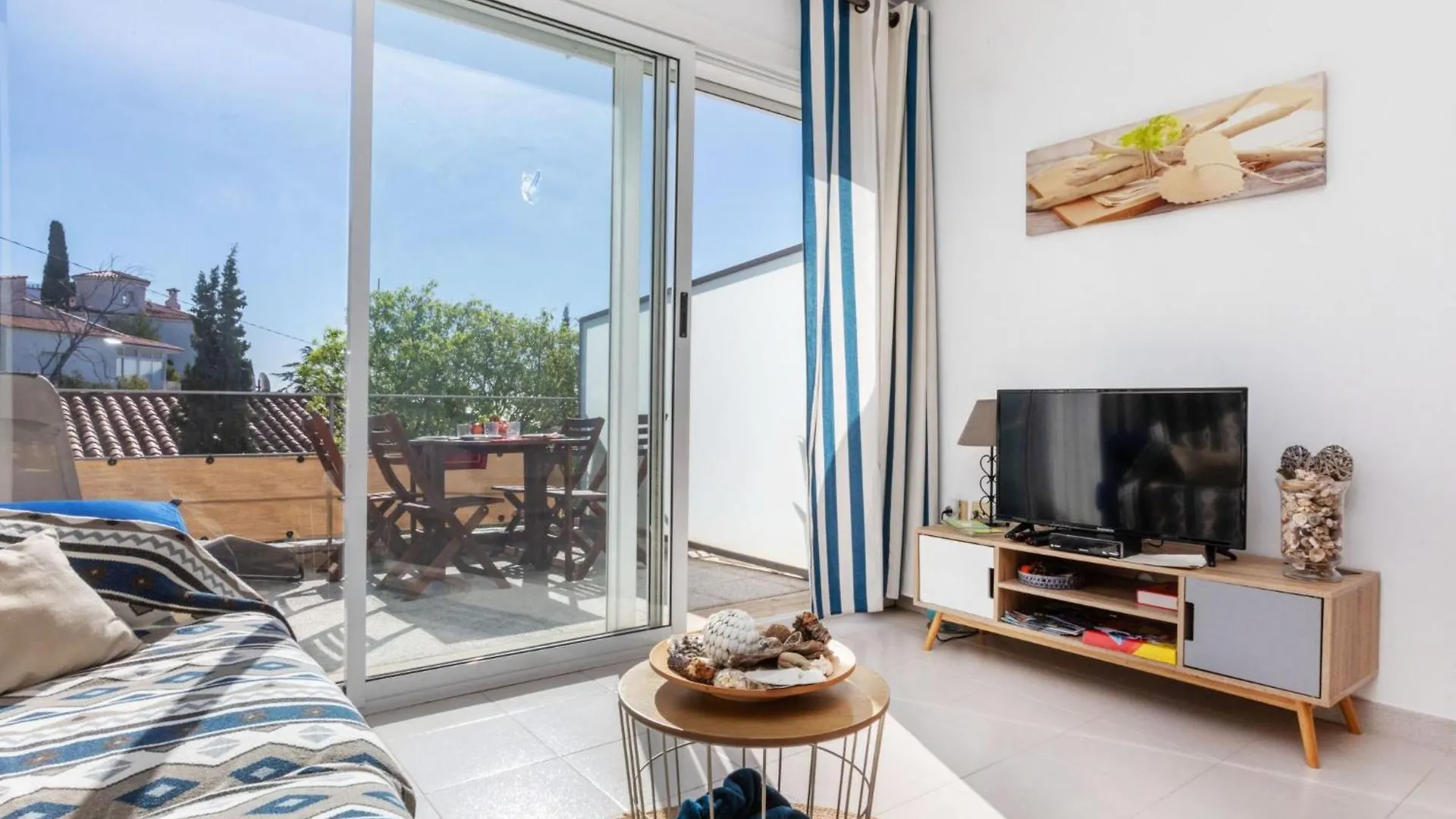 Apartment Grifeu-3 By Interhome Llanca 0*,